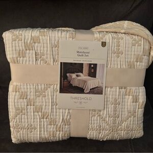 Threshold Matelassé Quilt Set - Beige